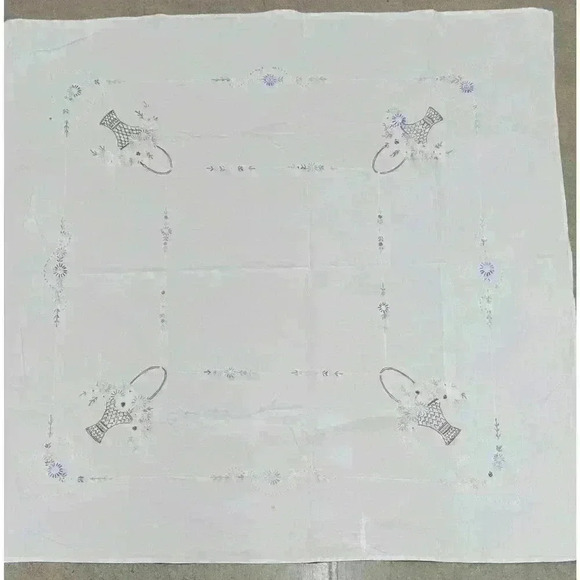 Vintage- Hand Embroidered Table Scarf 38" x 38" - Picture 4 of 6